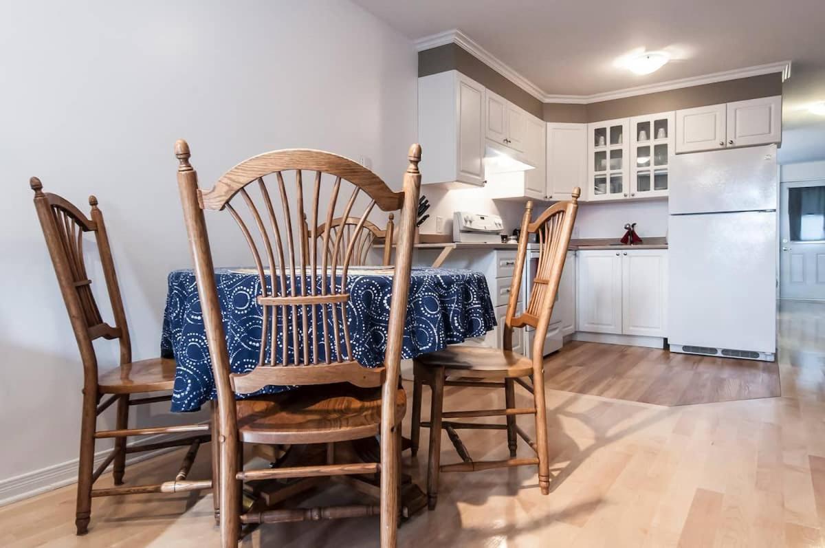 Metro Sherbrooke - 1 Bedroom Montreal