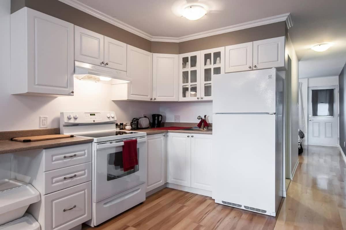Apartment Metro Sherbrooke - 1 Bedroom Montreal