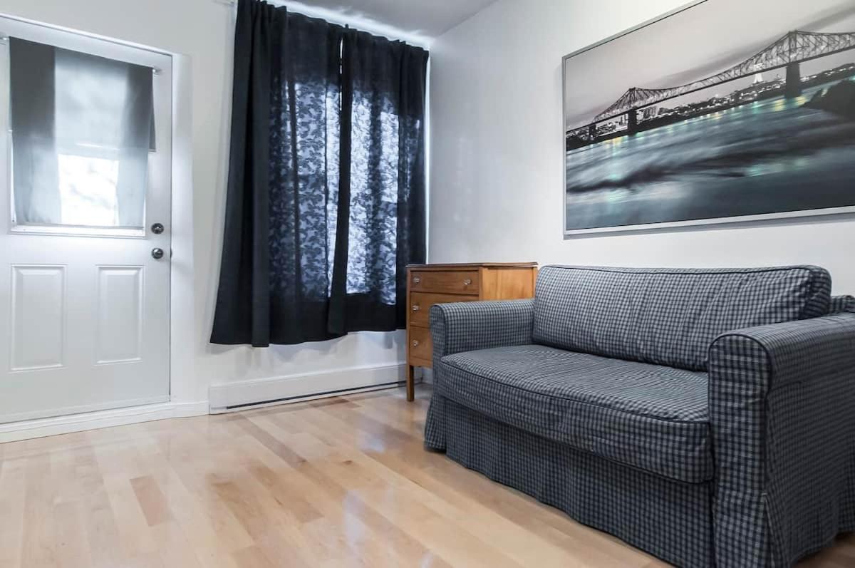 Apartment Metro Sherbrooke - 1 Bedroom Montreal