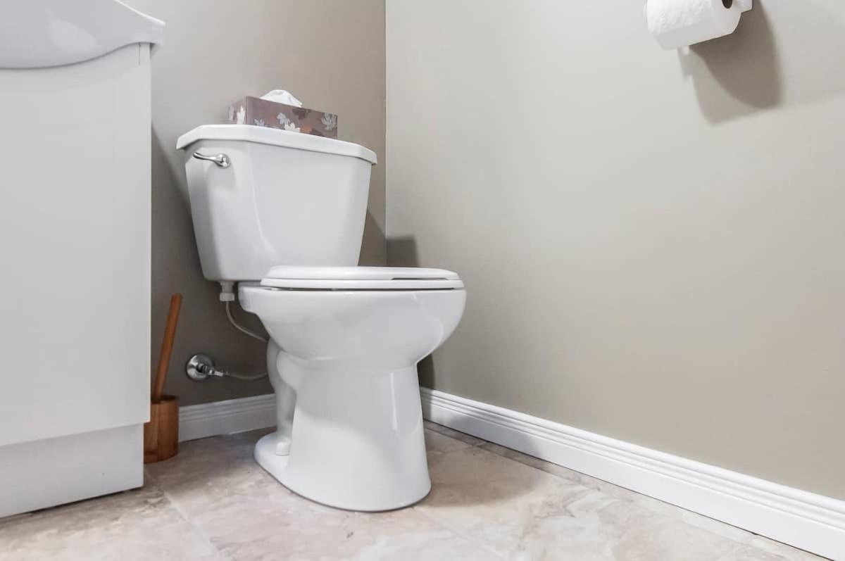 Metro Sherbrooke - 1 Bedroom Montreal