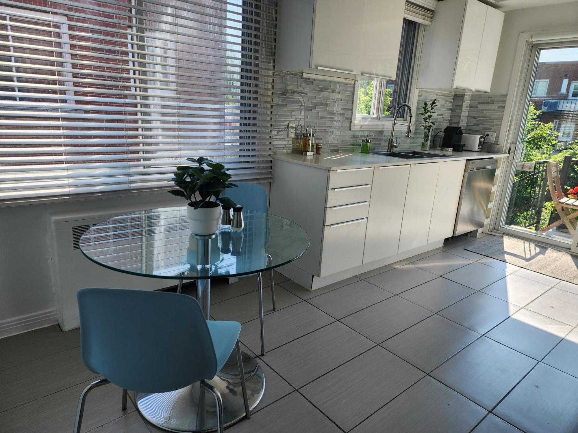 Apartment Large & Bright 3 Bedroom In Mtl Montreal