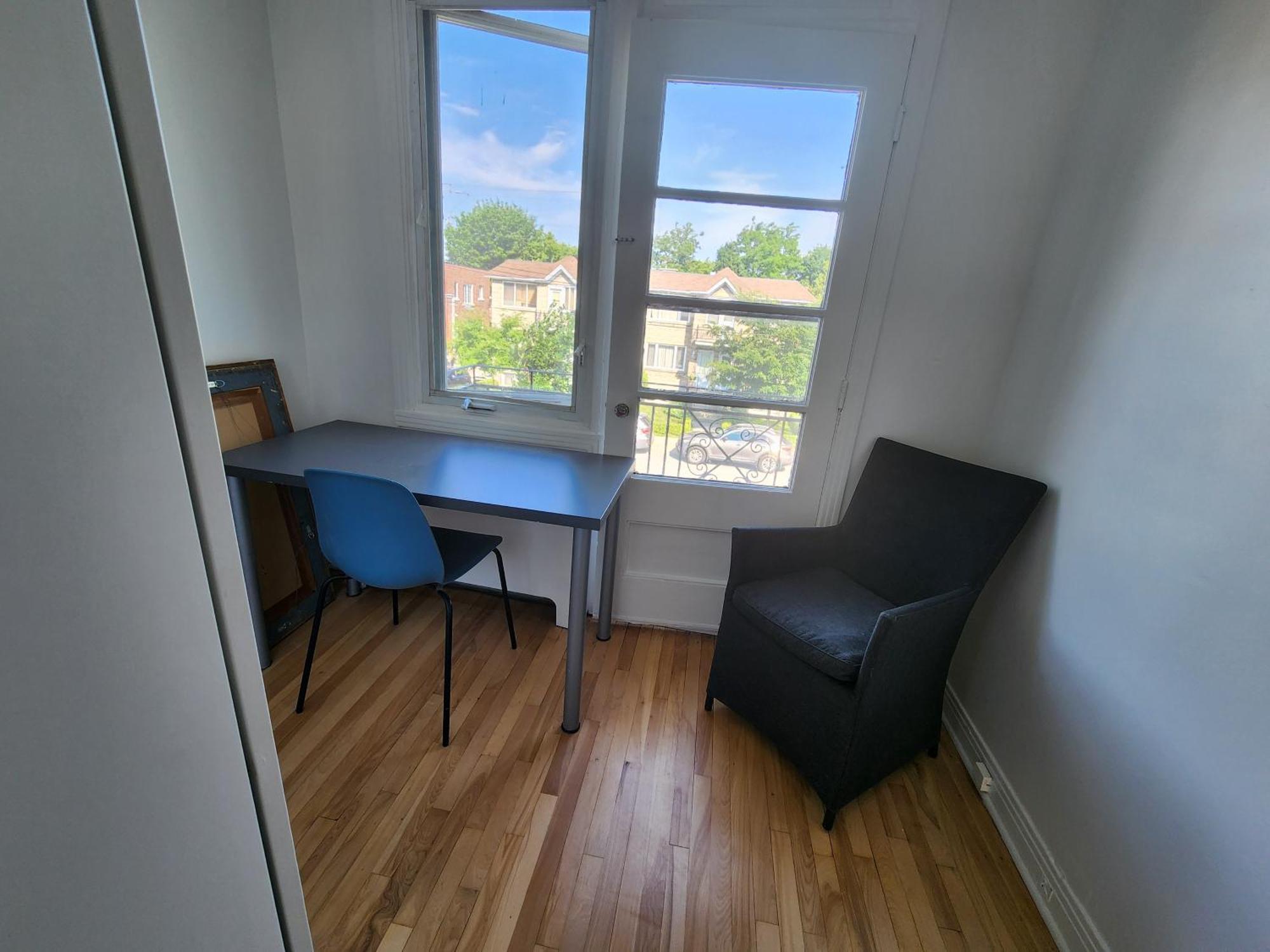 Large & Bright 3 Bedroom In Mtl * Montreal