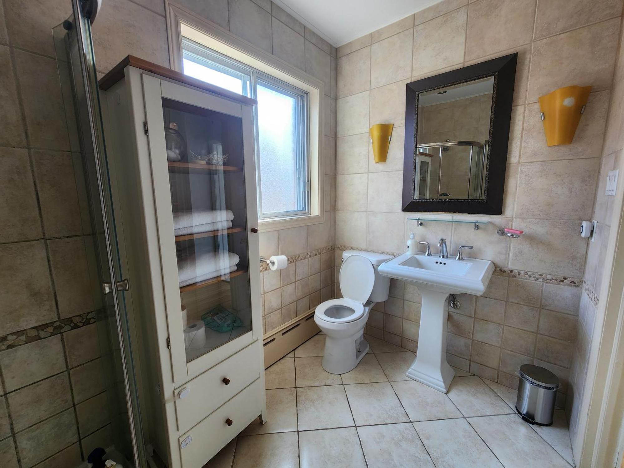 Apartment Large & Bright 3 Bedroom In Mtl Montreal