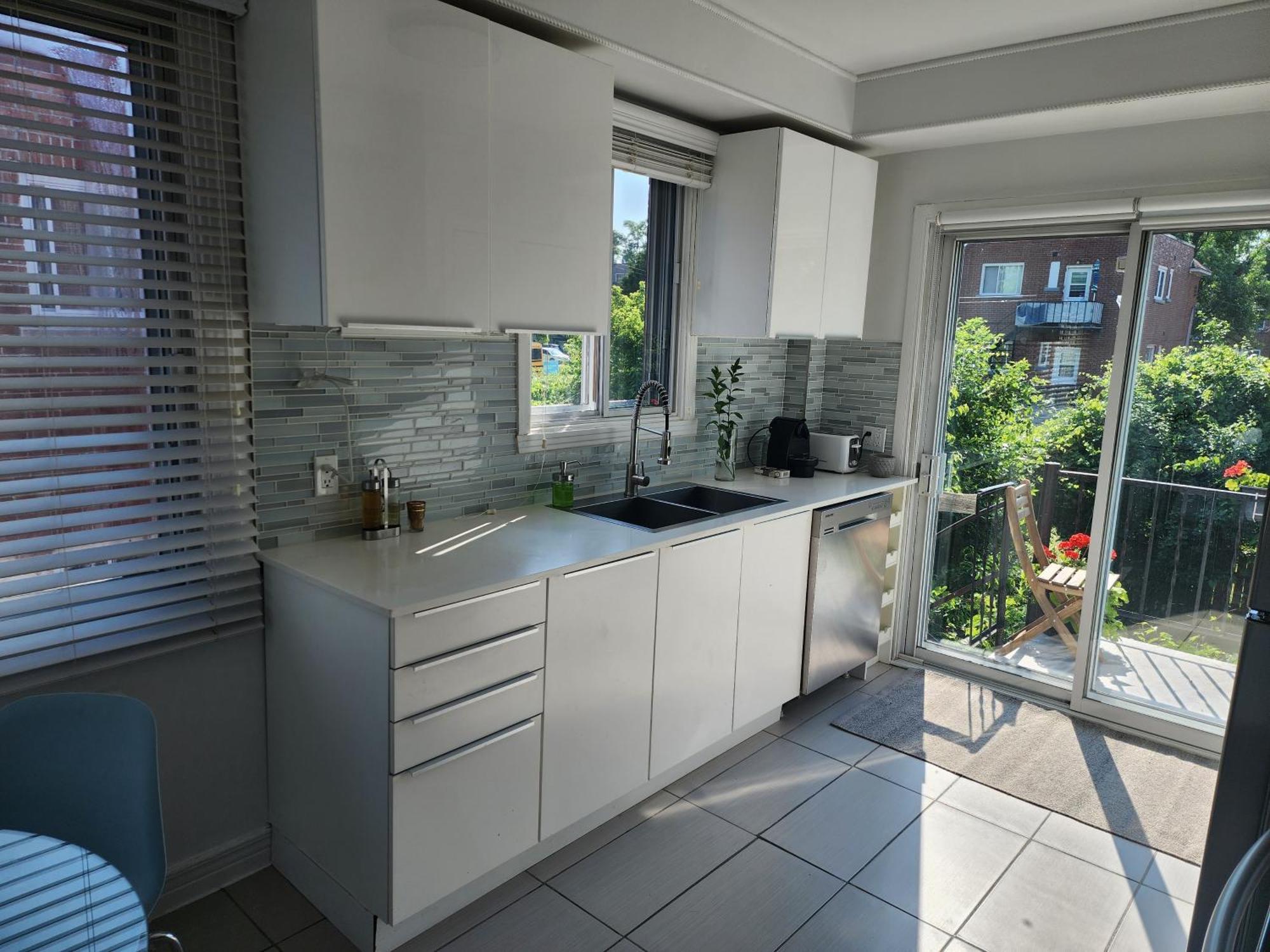 Large & Bright 3 Bedroom In Mtl Apartment Montreal