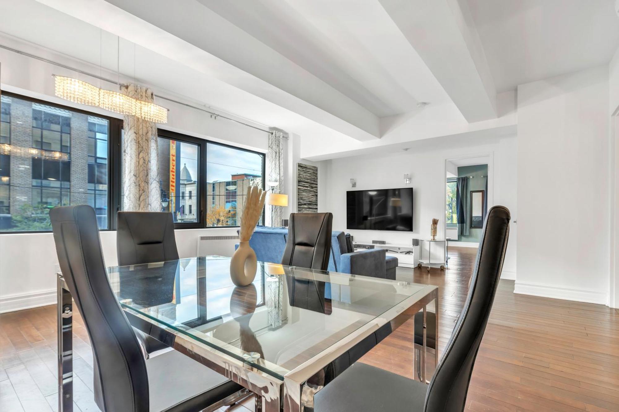 Apartment Luxurious 2 Bedroom 2 Bathroom Downtown