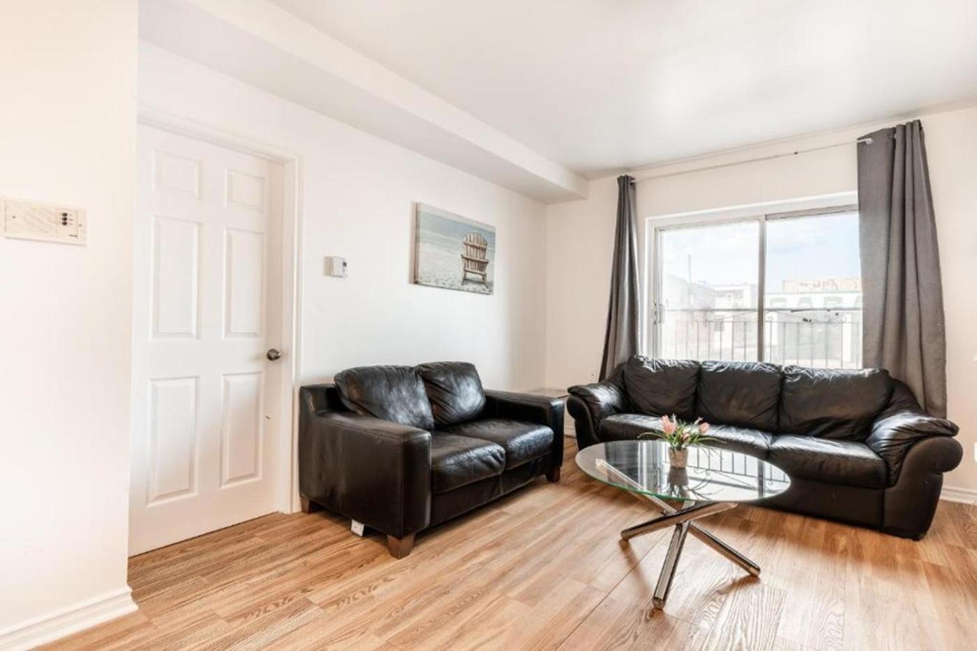 Petite With Two Beds Near Downtown 105 Apartment *