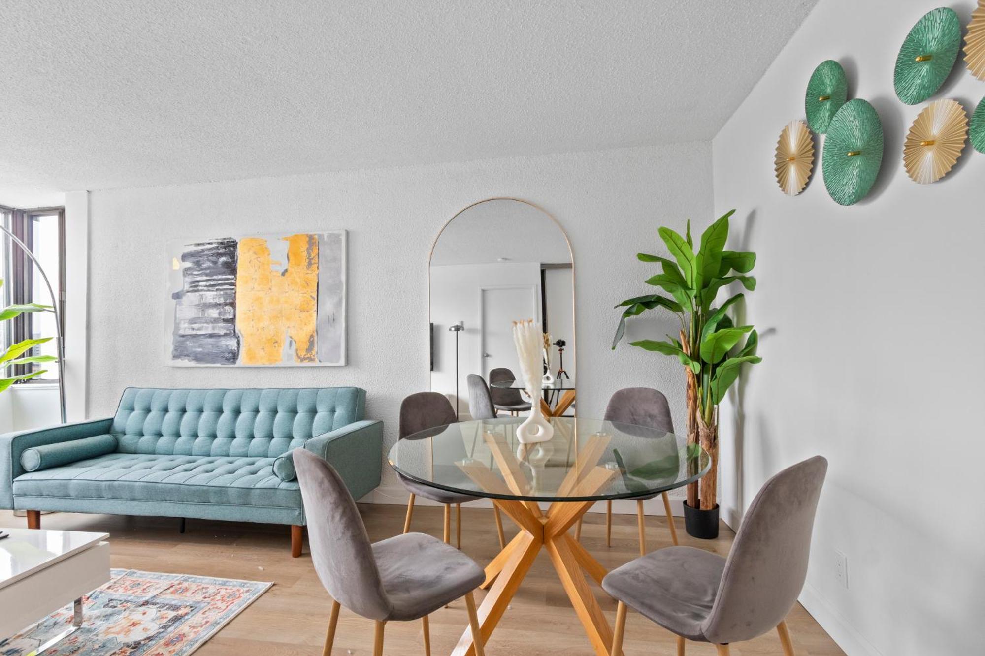 Private With Breathtaking Downtown View And Free Parking Apartment