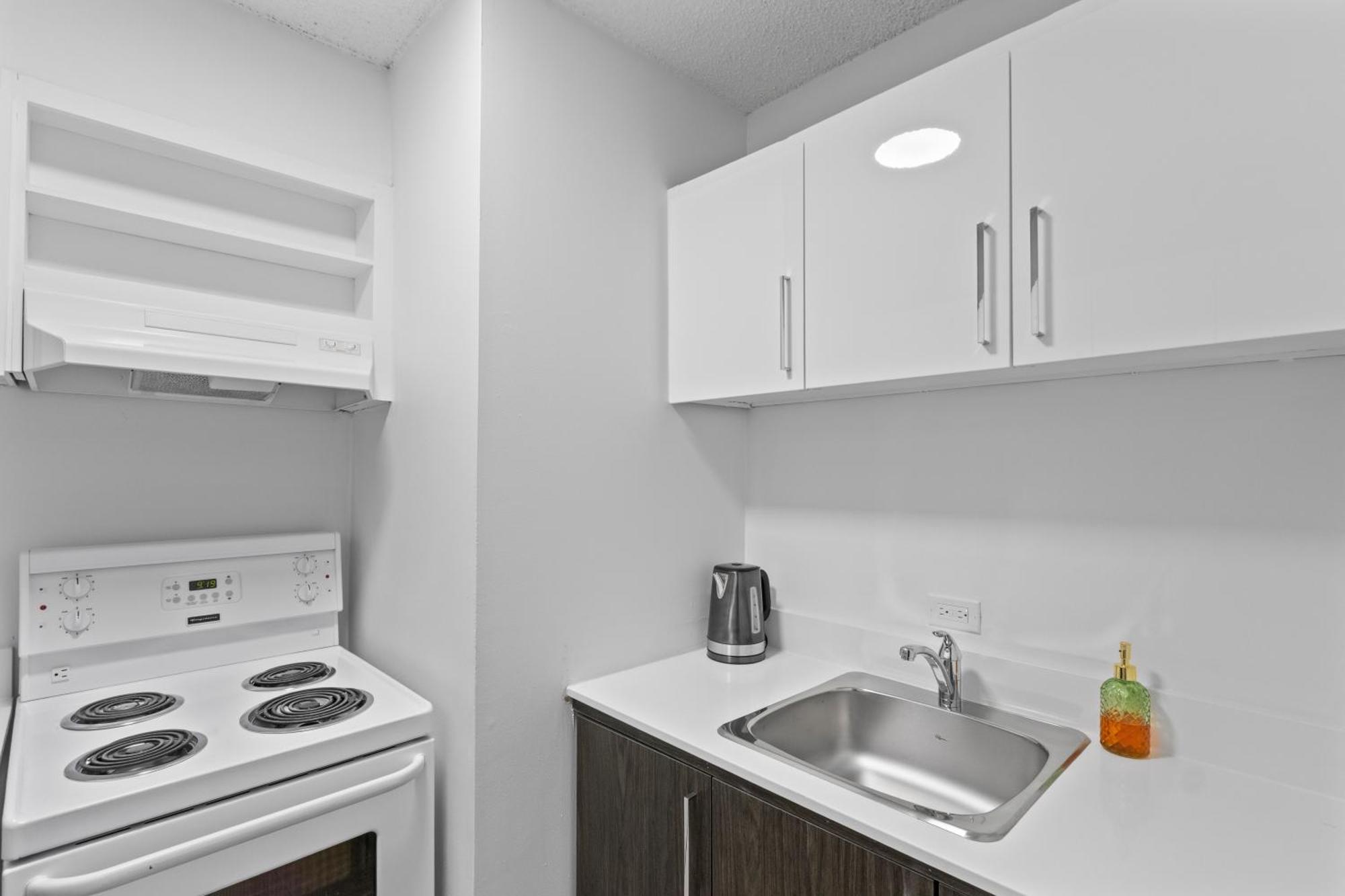 Private With Breathtaking Downtown View And Free Parking Apartment