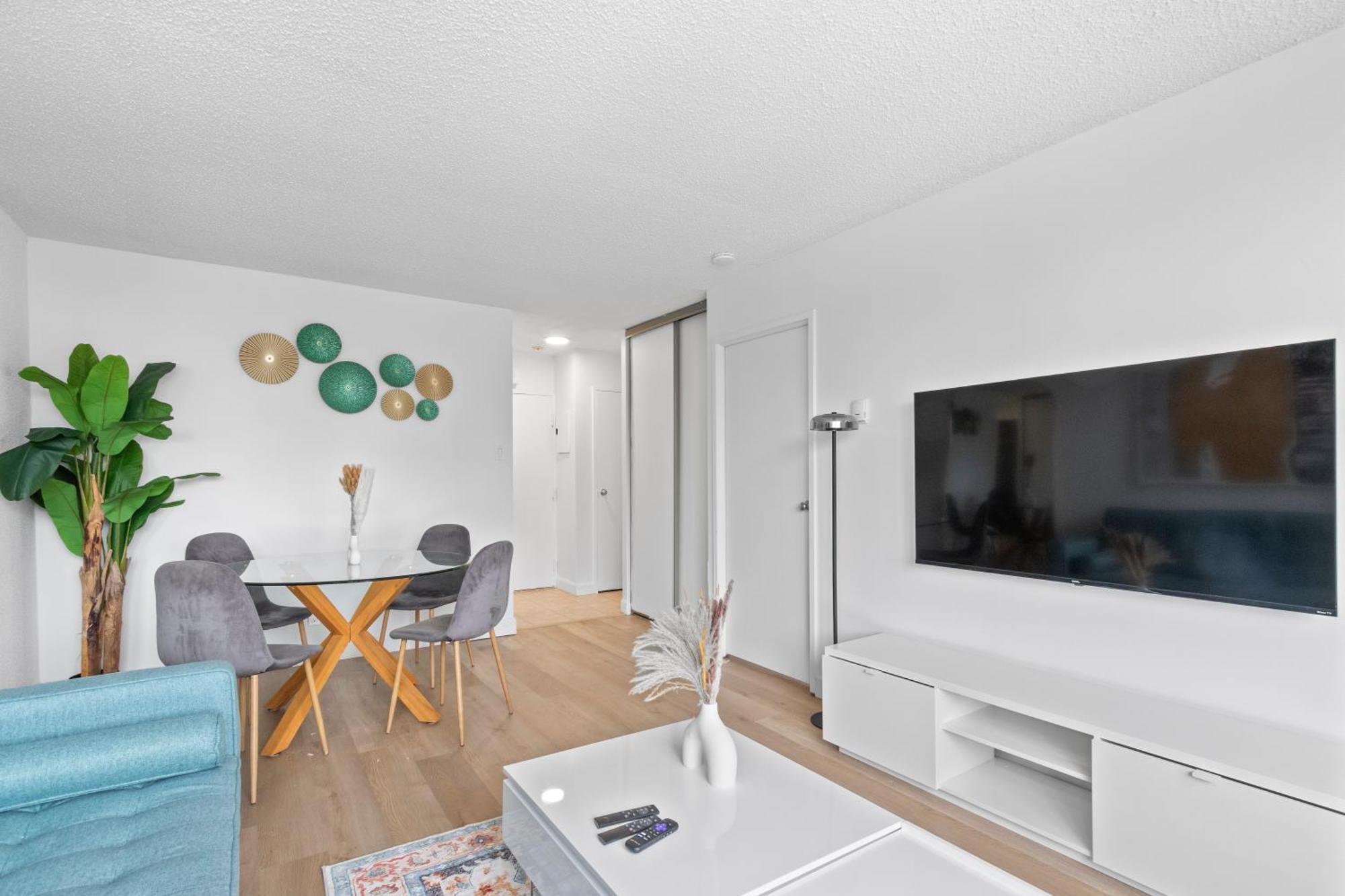 Private With Breathtaking Downtown View And Free Parking
