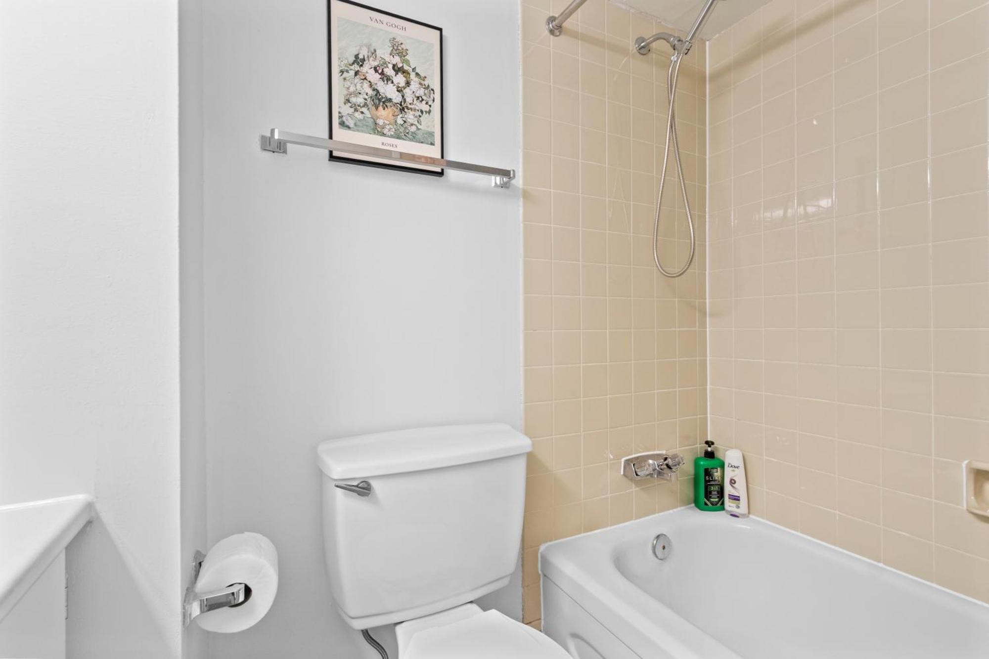 Private With Breathtaking Downtown View And Free Parking Montreal