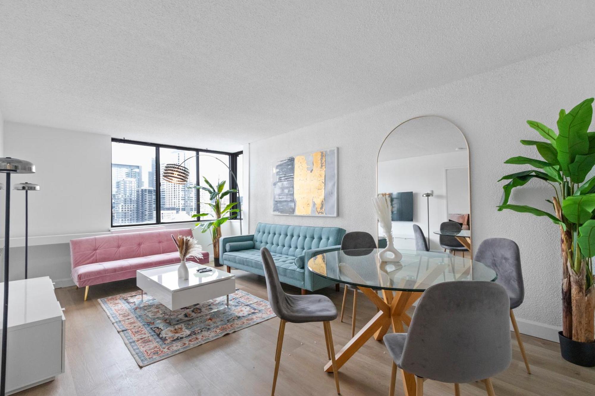 Private With Breathtaking Downtown View And Free Parking * Montreal