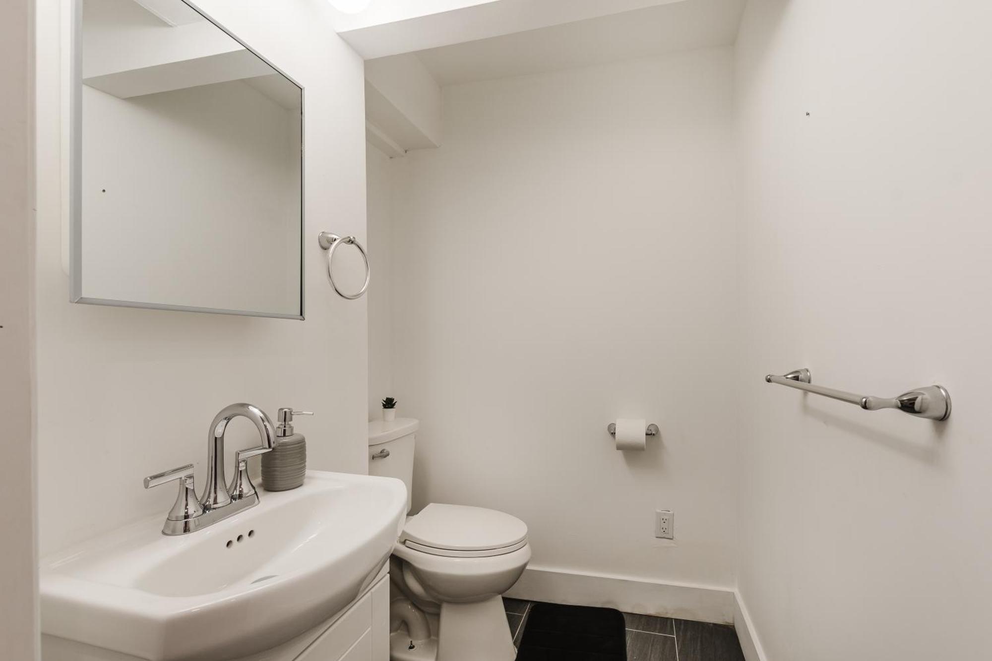 Casamaia - Charming Duplex By The Canal Lachine Apartment