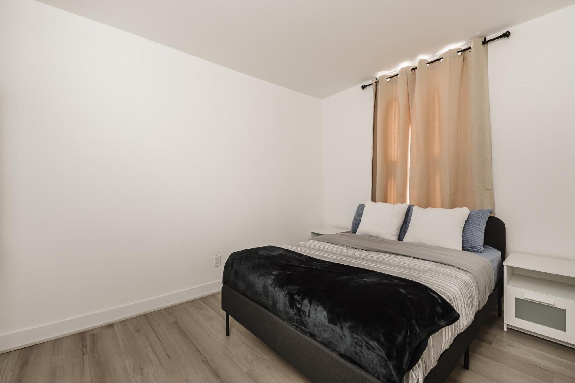 Casamaia - Charming Duplex By The Canal Lachine Apartment *