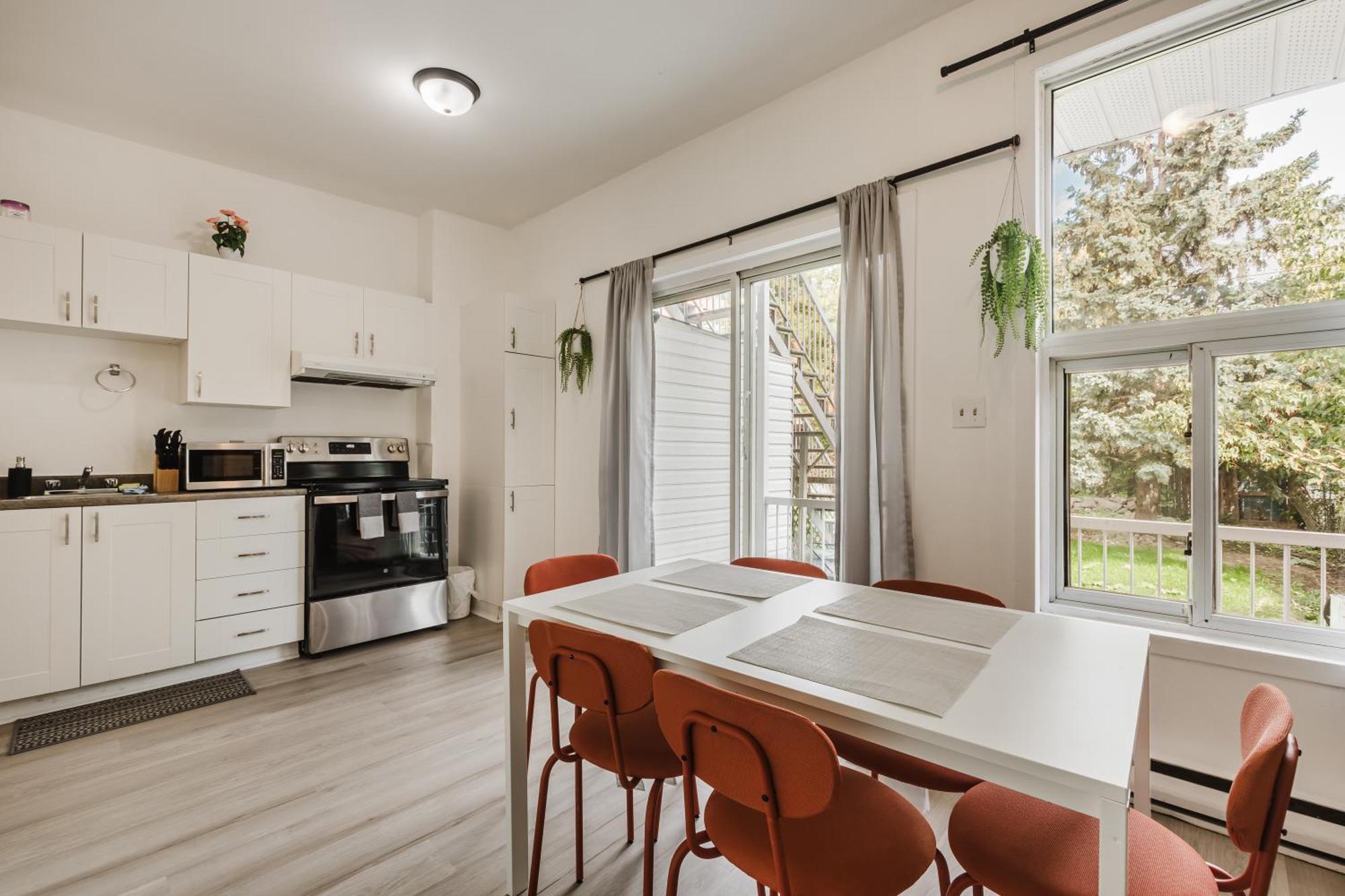Casamaia - Charming Duplex By The Canal Lachine *