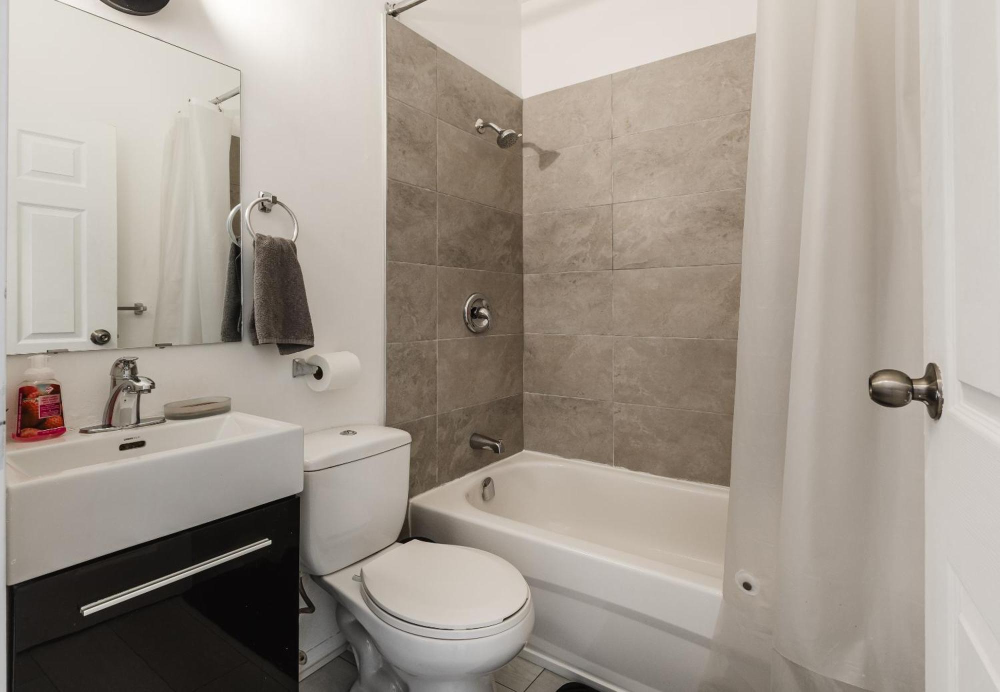 Apartment Casamaia - Charming Duplex By The Canal Lachine
