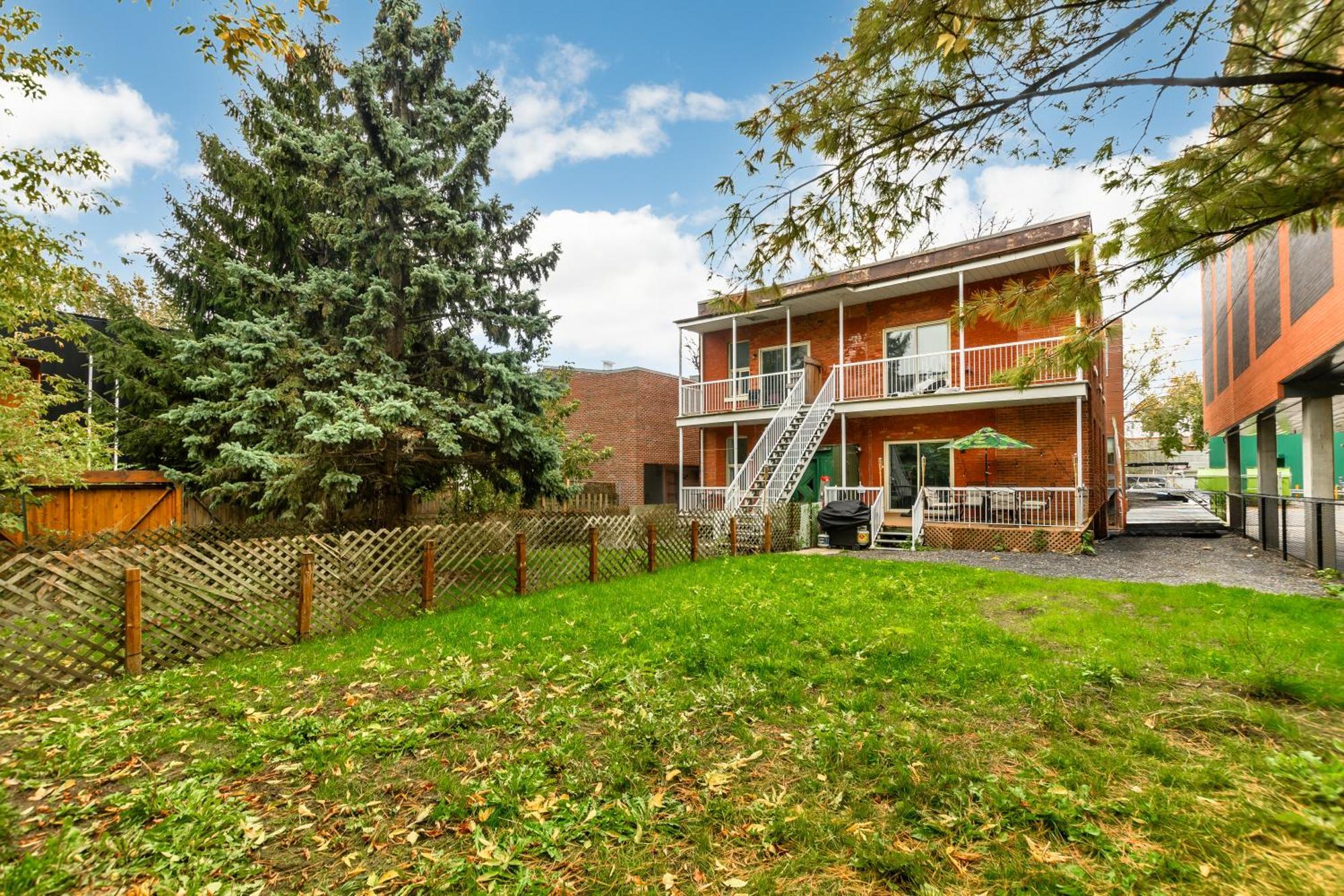 Casamaia - Charming Duplex By The Canal Lachine