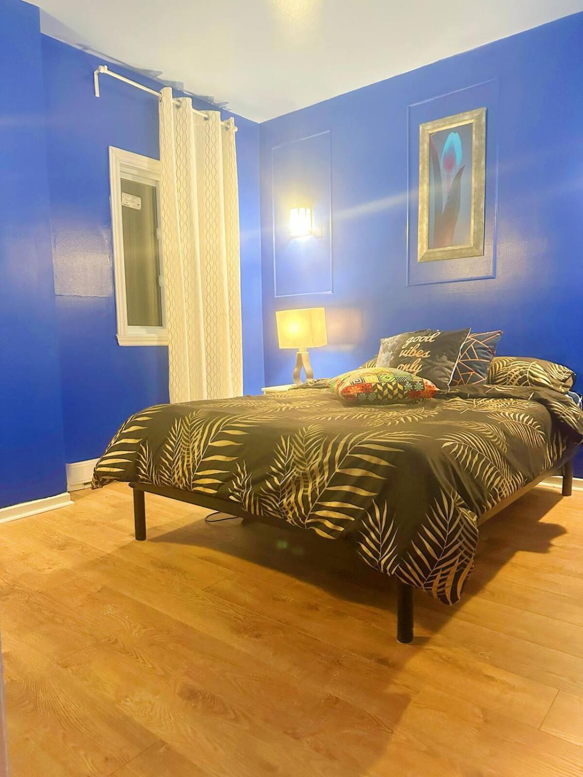 Apartment St Denis Unit 3-blue Dream Montreal