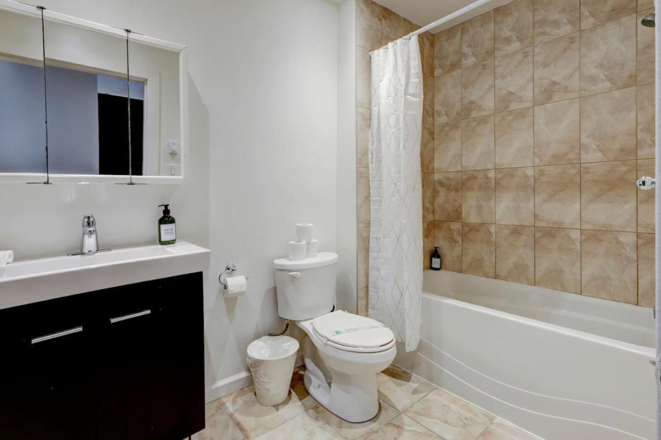 Apartment Spacious 4br1b Chic Retreat In The Plateau Zv7 *