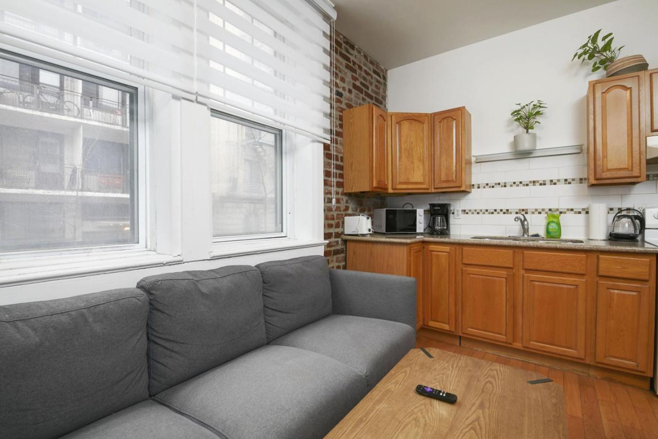 Premium Location Stylish 3br Downtown Zh9 Montreal