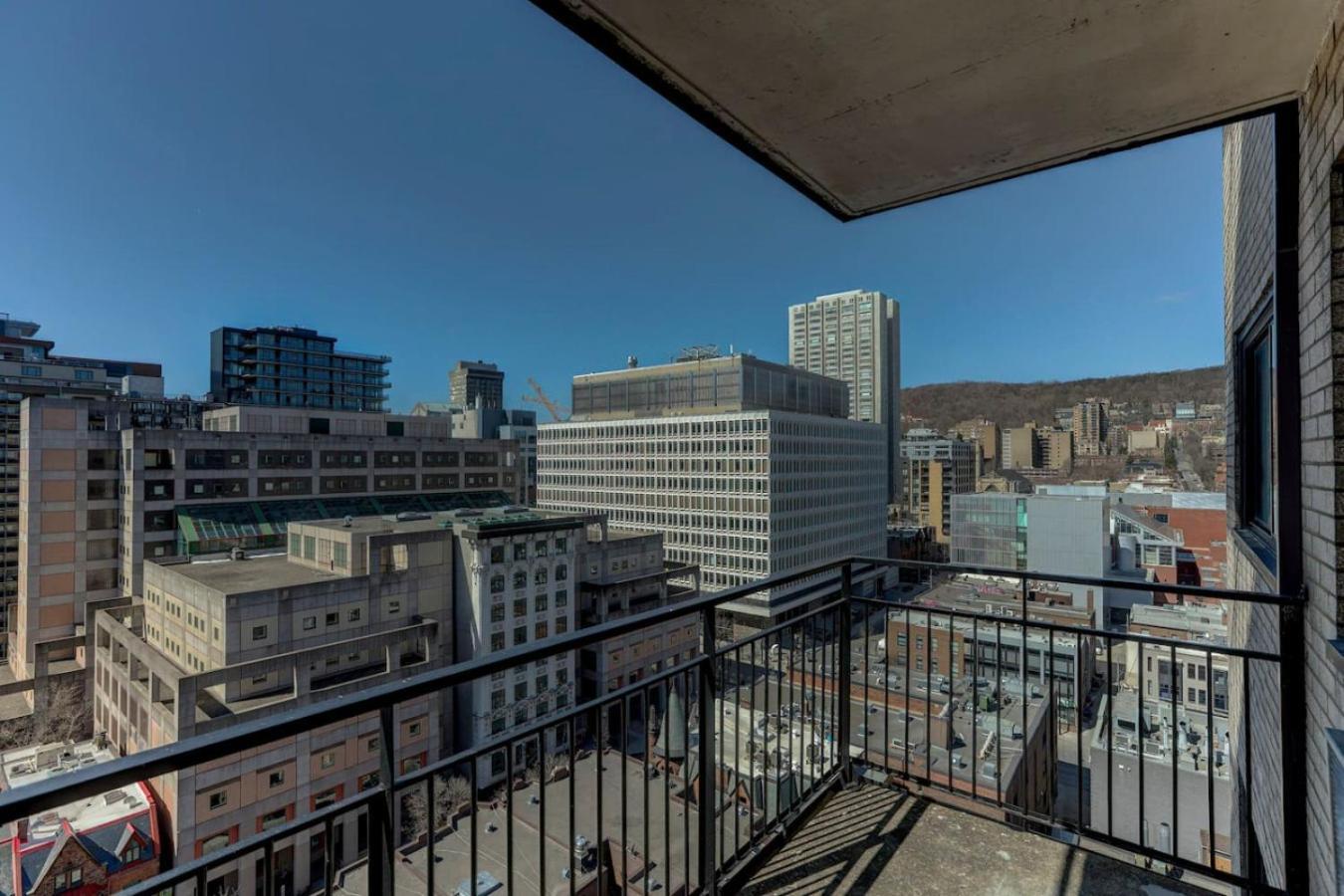 Unit In Heart Of Downtown Balcony View Zm5 *