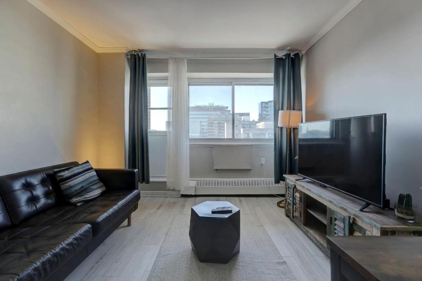 Unit In Heart Of Downtown Balcony View Zm5