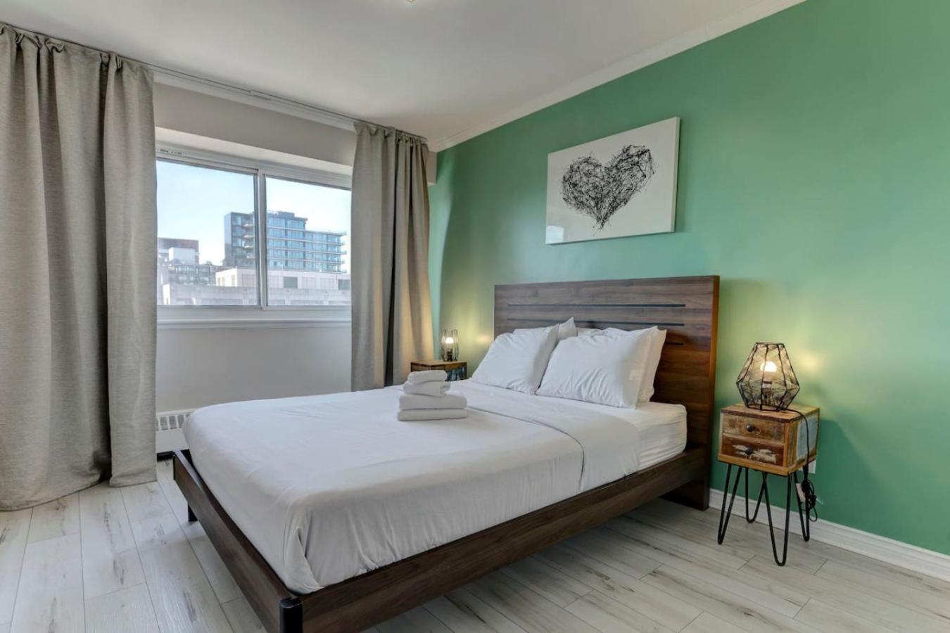 Unit In Heart Of Downtown Balcony View Zm5 Apartment