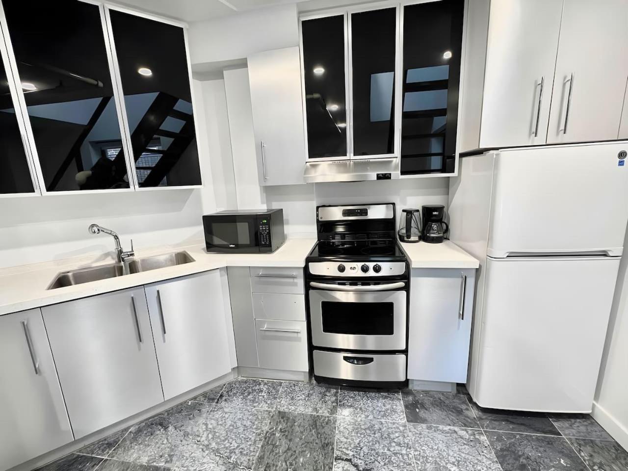Apartment 1bdr Mezzanine-bishop-vibe Mtl Zx7 *
