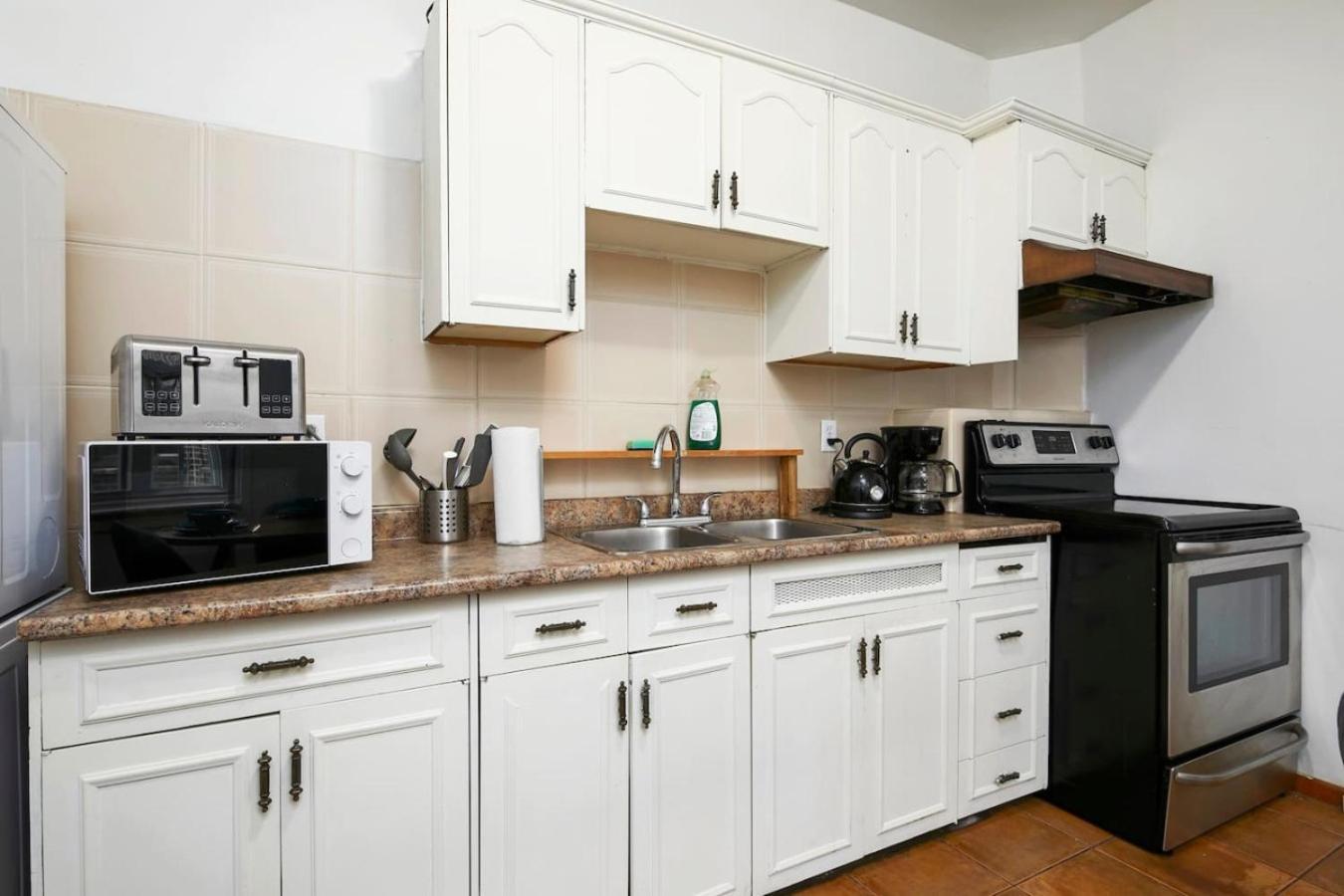 Apartment Convenient 4br In Mont Royal Downtown Zc7 *