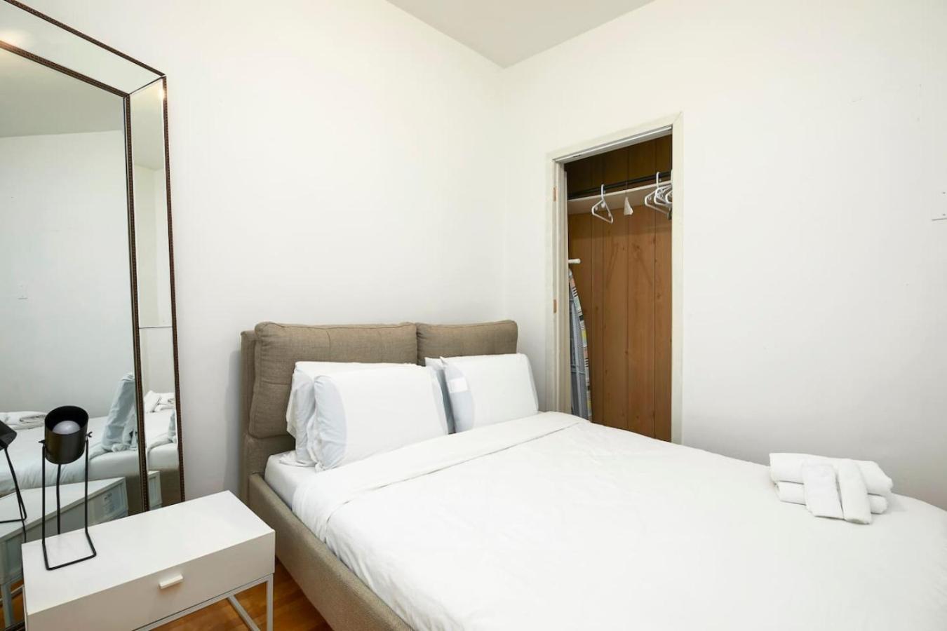 Convenient 4br In Mont Royal Downtown Zc7 * Montreal