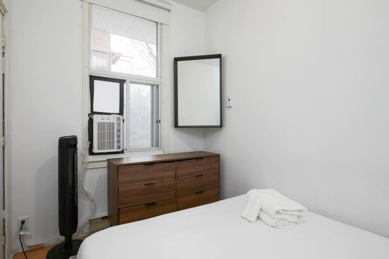 Apartment Convenient 4br In Mont Royal Downtown Zc7 *