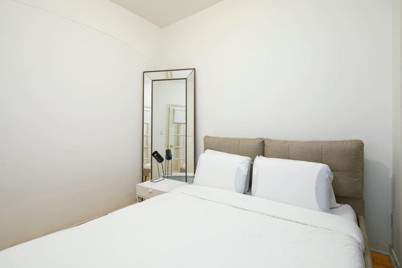 Apartment Convenient 4br In Mont Royal Downtown Zc7 Montreal