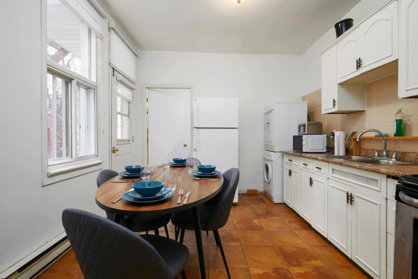 Apartment Convenient 4br In Mont Royal Downtown Zc7 *