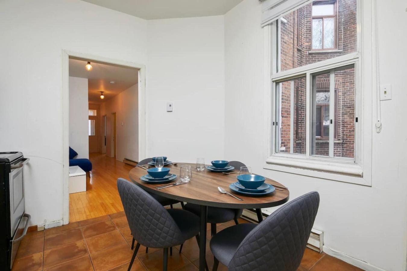 Convenient 4br In Mont Royal Downtown Zc7 Apartment Montreal
