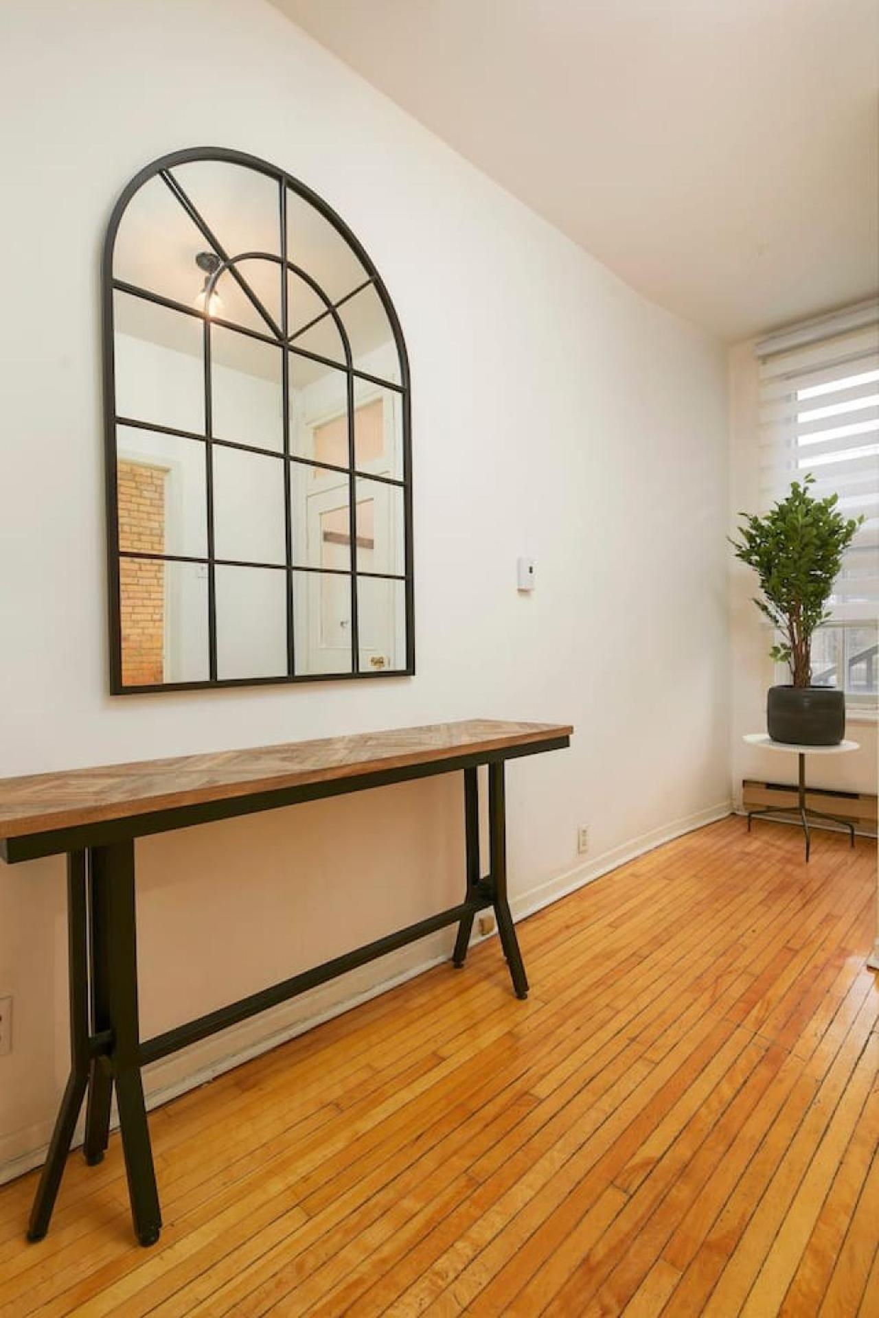 Convenient 4br In Mont Royal Downtown Zc7 Apartment *