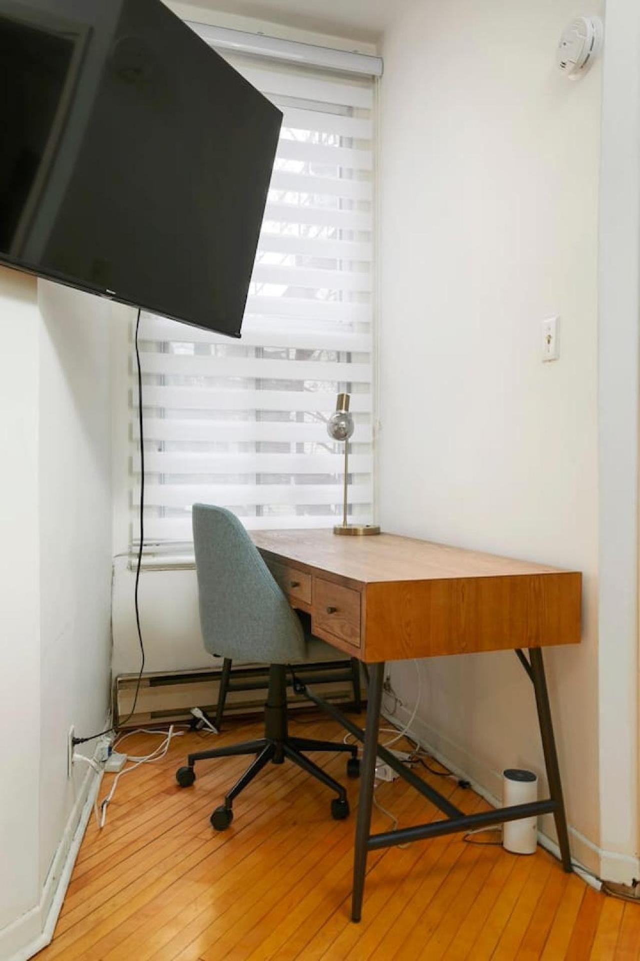 Convenient 4br In Mont Royal Downtown Zc7 Apartment *