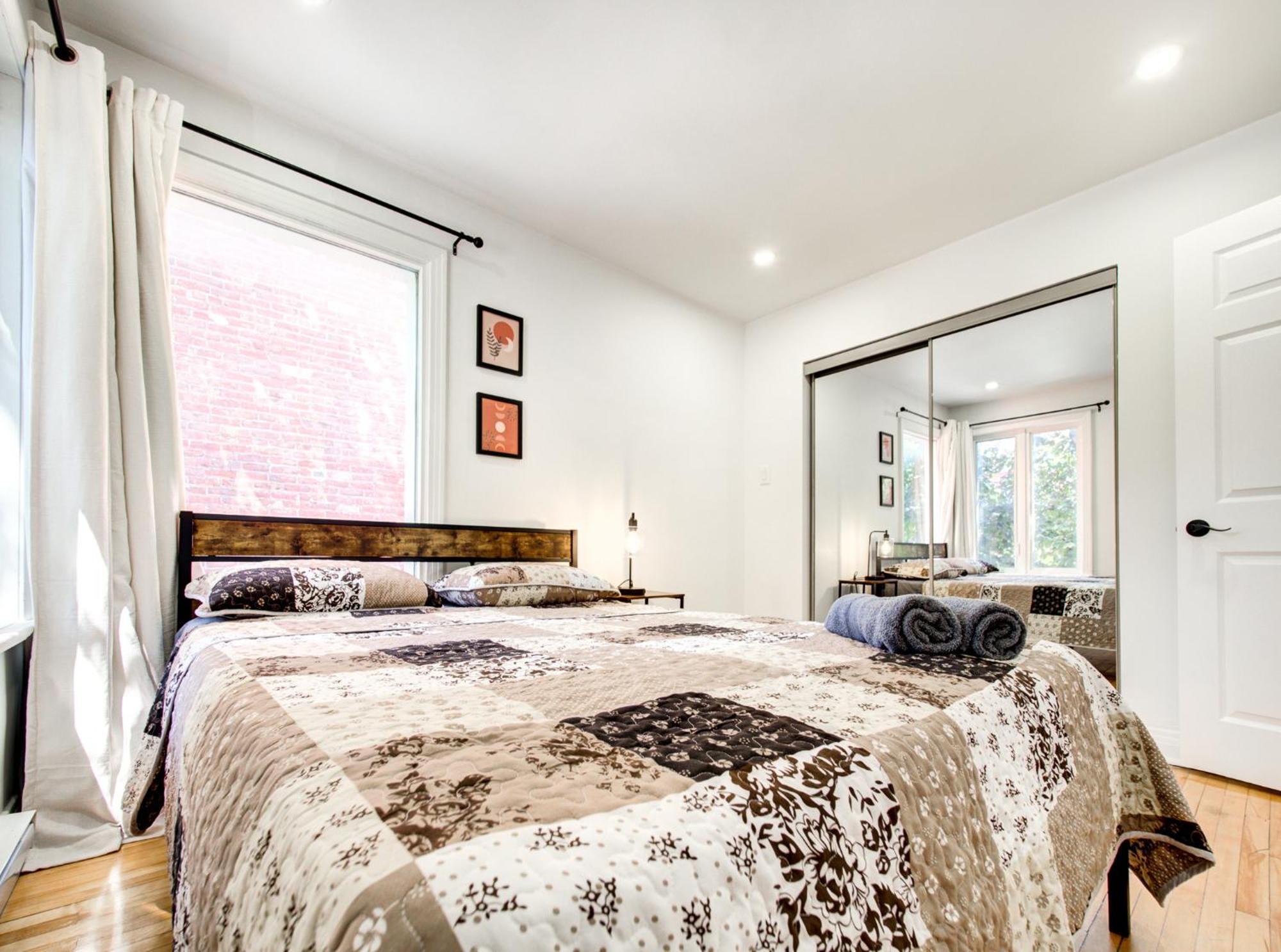 Apartment Spacious 4-bedrooms In Homa 22 Montreal