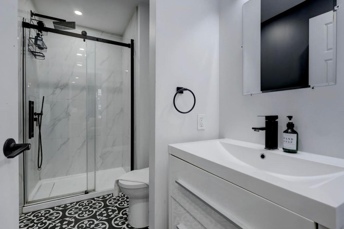 Elegant 4br On In The Plateau Mtl Zj9 Apartment *