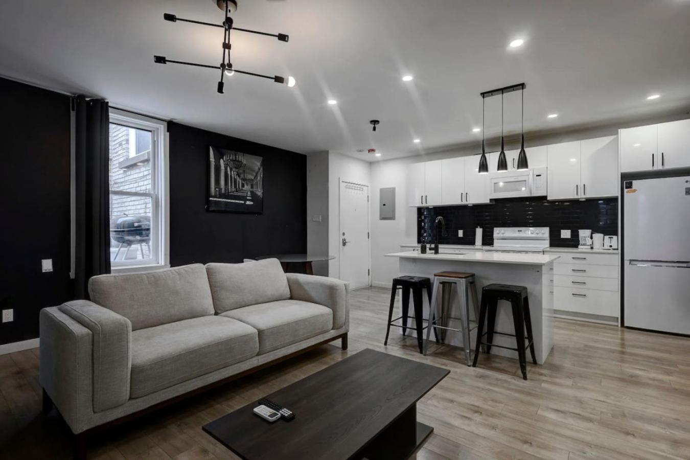 Elegant 4br On In The Plateau Mtl Zj9 * Montreal