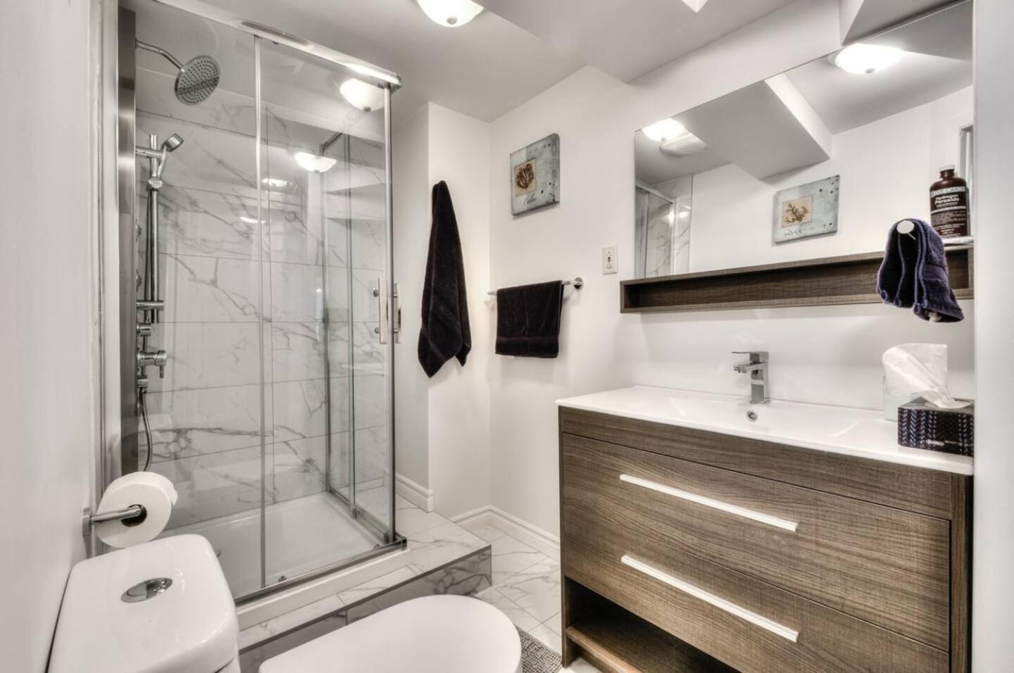 100 Meters To Metro - Montcalm Apartment *