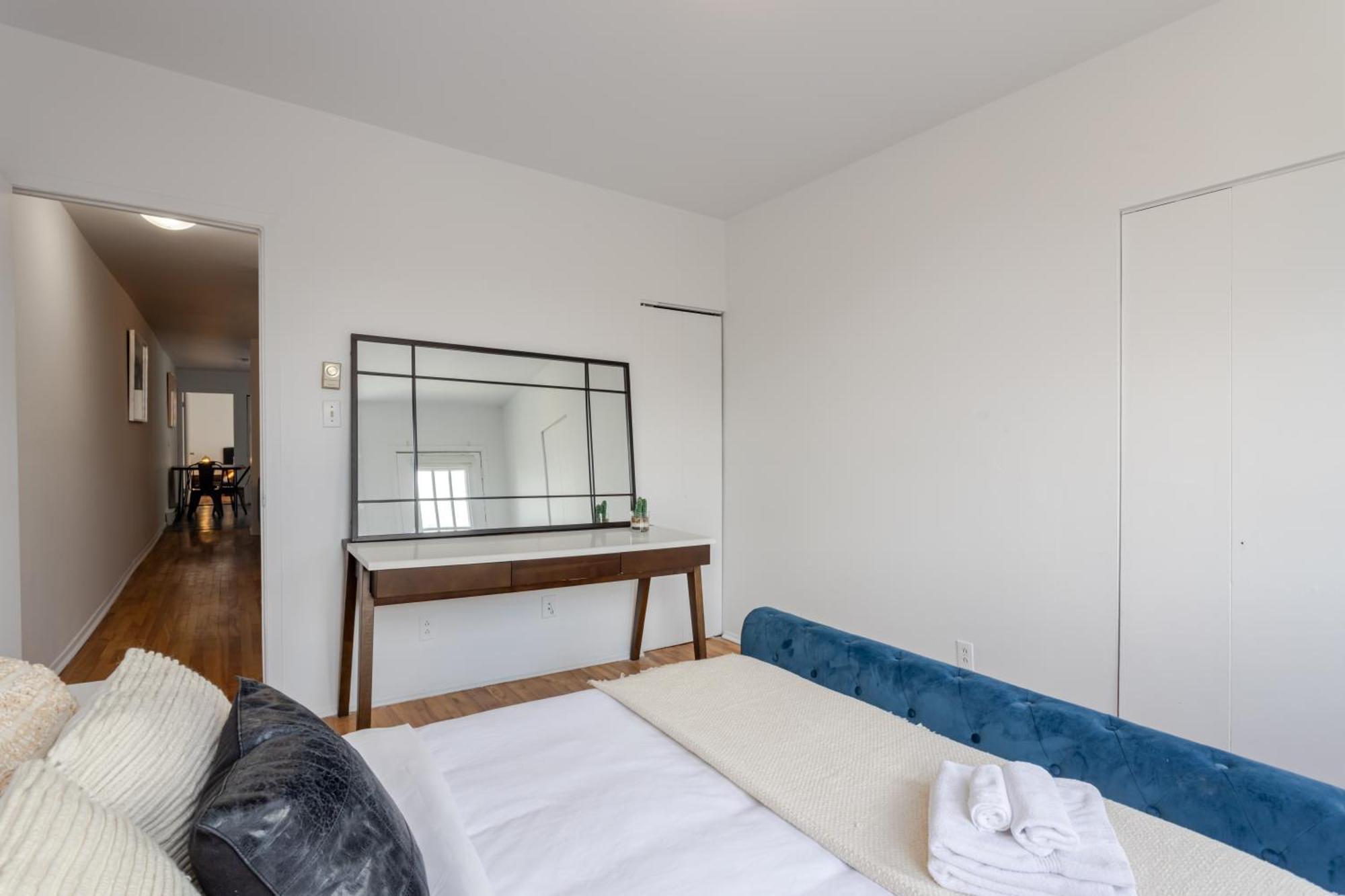 Stunning 2b In Plateau Mont-royal Zb6 Apartment Montreal