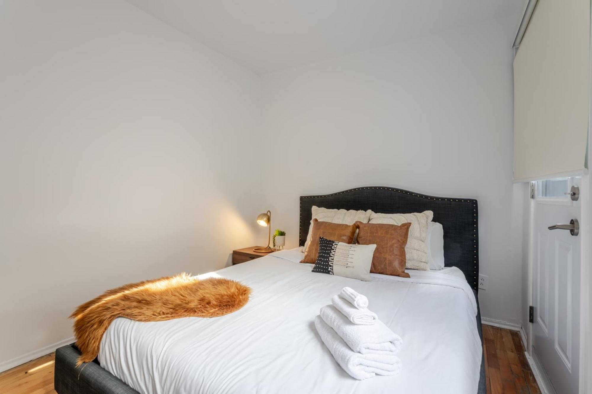 Stunning 2b In Plateau Mont-royal Zb6 Apartment Montreal