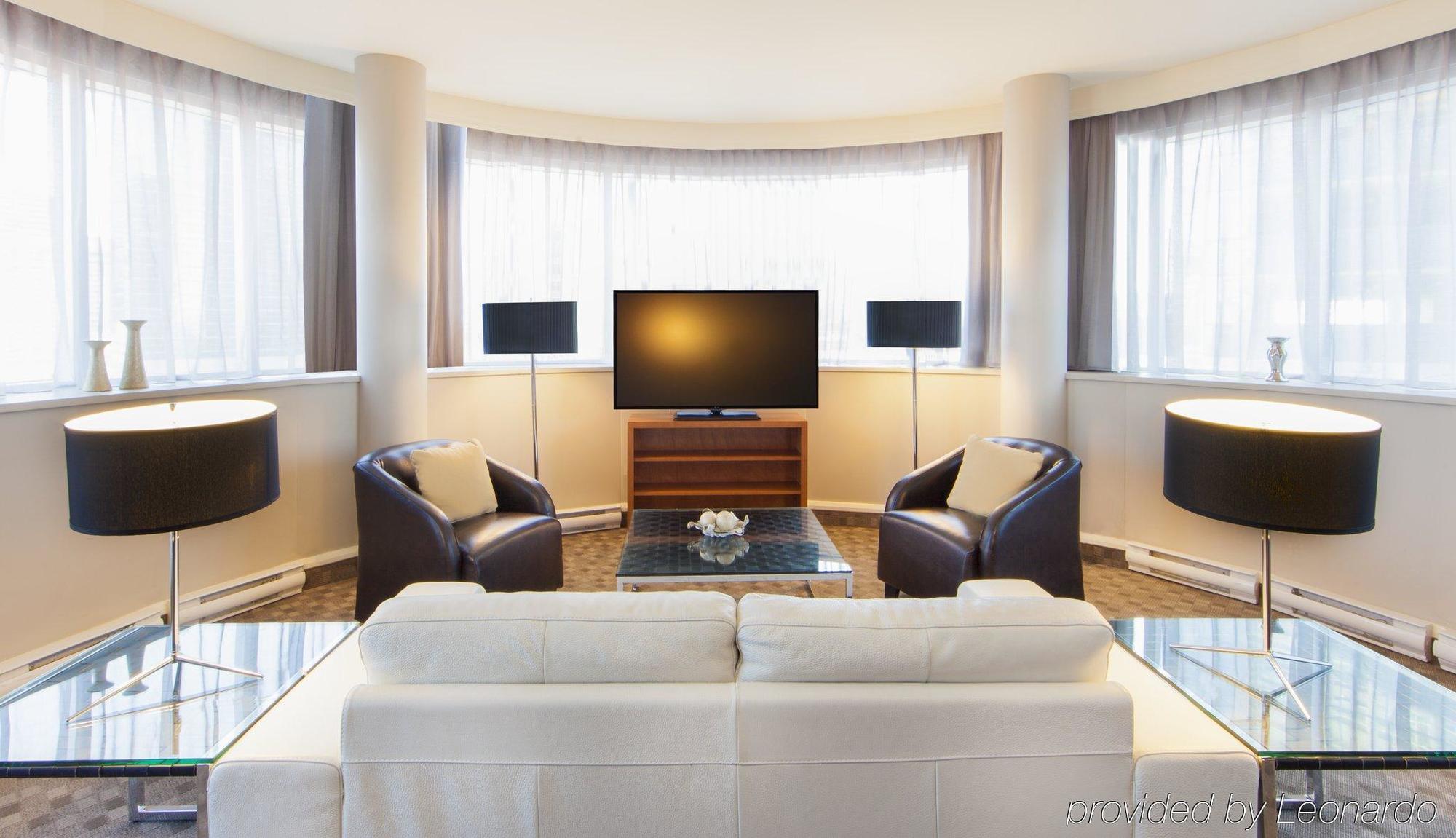 Warwick Le Crystal - Hotel Montreal