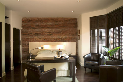 1595 Saint-denis Hotel