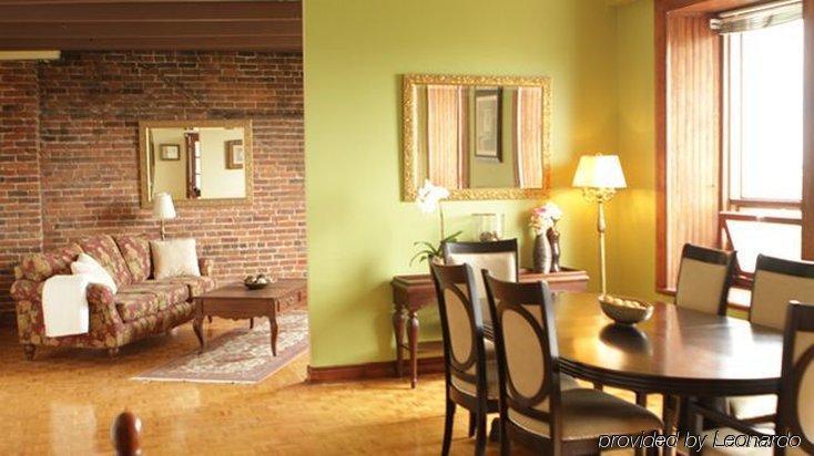 De La Place Royale Inn