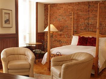 De La Place Royale Inn