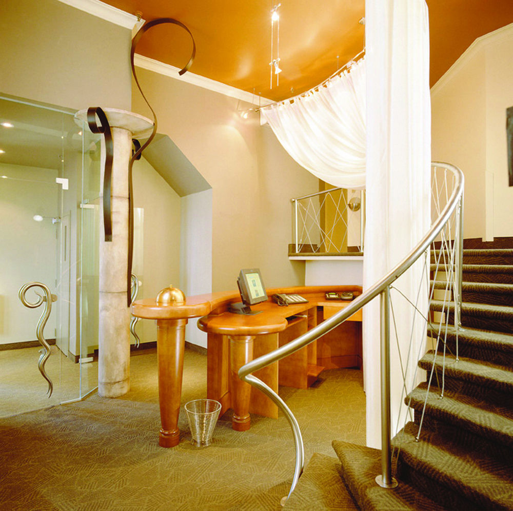 Le Pomerol Hotel Montreal