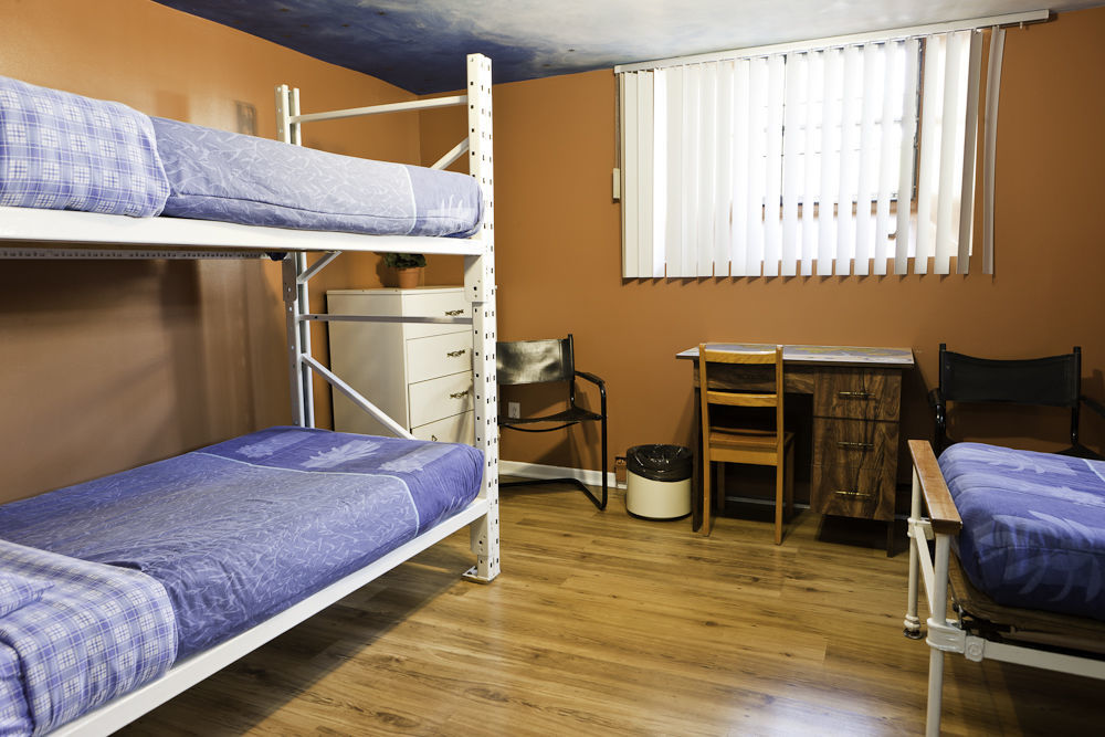 Auberge Du Plateau Hostel