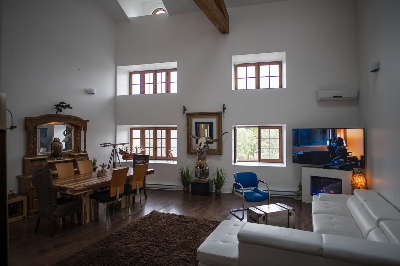 3-storey Penthouse With Old Port View Montreal