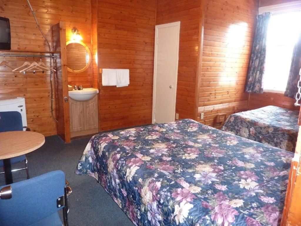 Hotel Du Manoir St. Denis Montreal