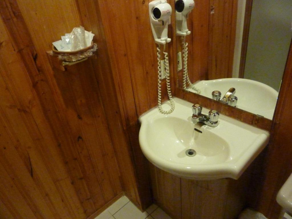Du Manoir St. Denis Hotel 2*